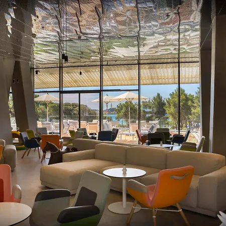 Maistra Select Family Amarin Hotel 4*