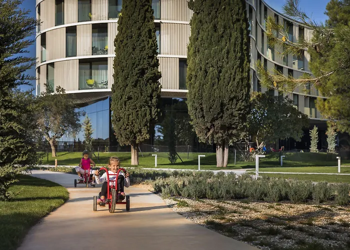 Maistra Select Family Amarin Hotel